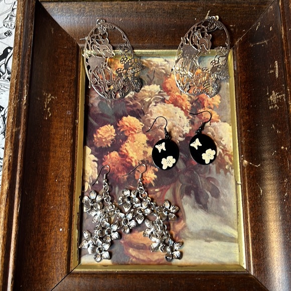 3 pair of earrings - Picture 3 of 3